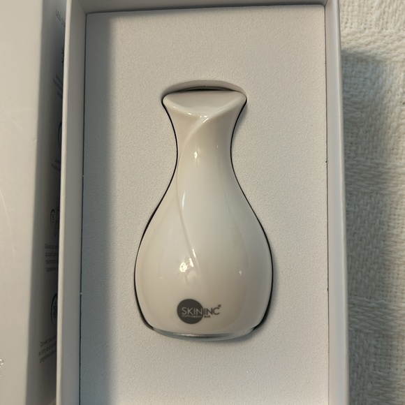 Skin Inc. Cryo-ice sake Roller - Picture 2 of 3